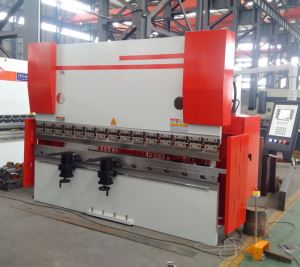 100 toneladas de Plegadoras hidráulicas NC