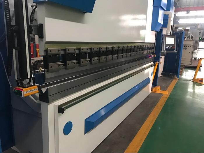 4m 6 axis cnc brake press metal bending Yawei made in china