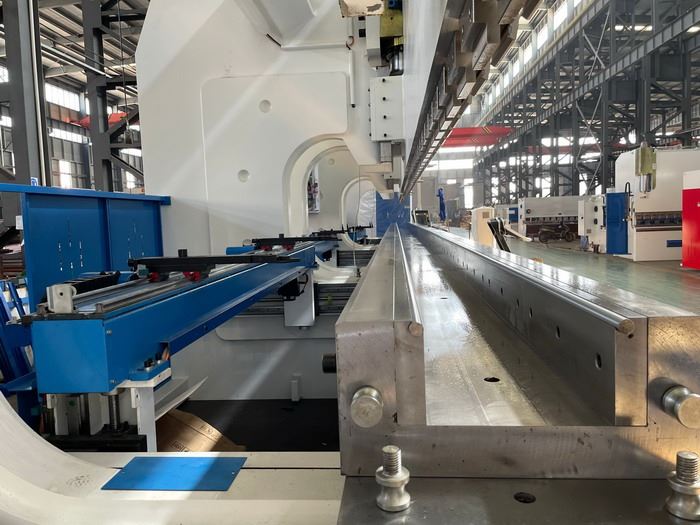 big 12m adjustable V die for bending hardox sheet