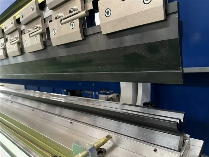 AHYW China Yawe 300t6m cnc press brake bending tools factory forsale